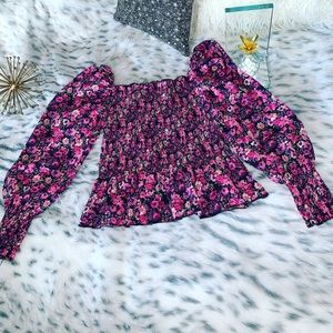 Hermosa blusa floreada.